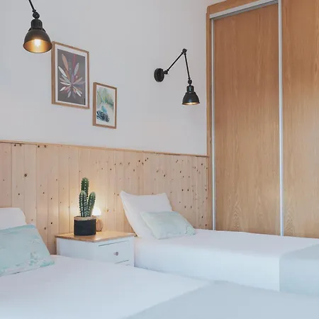 Surf - 7min Walk To The *